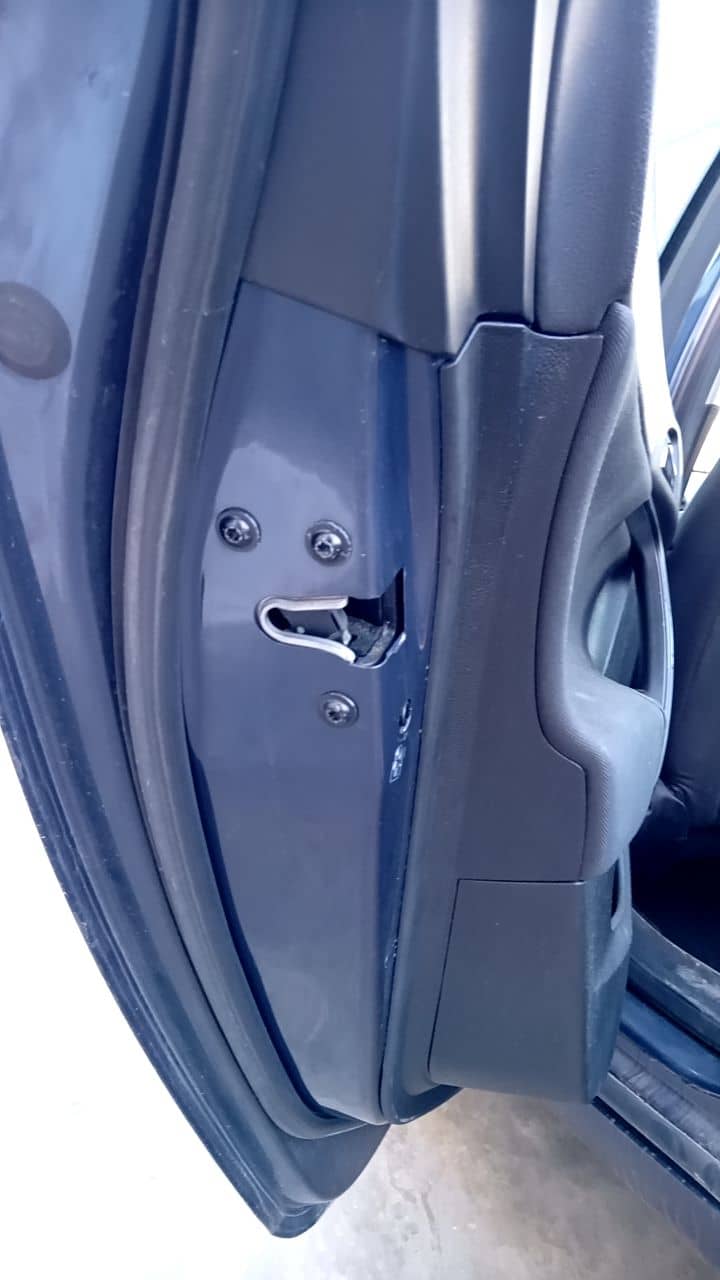 CERRADURA PUERTA TRASERA IZQUIERDA