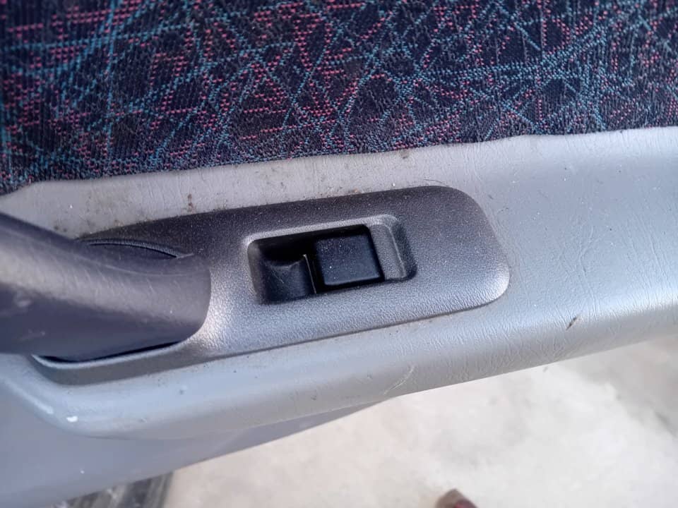 MANDO ELEVALUNAS TRASERO DERECHO