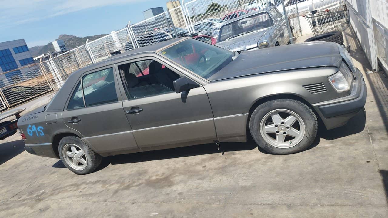 Mercedes-Benz E Berlina (BM 124)(10.1992->)