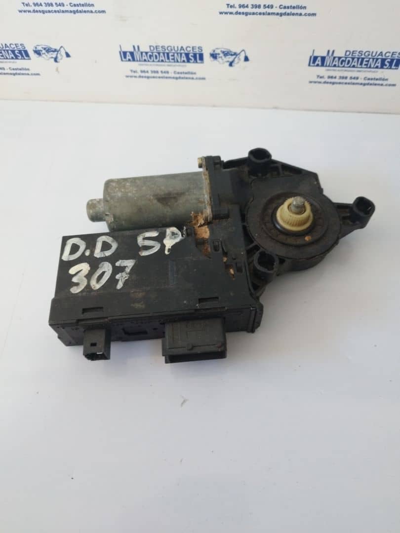 MOTOR ELEVALUNAS DELANTERO DERECHO