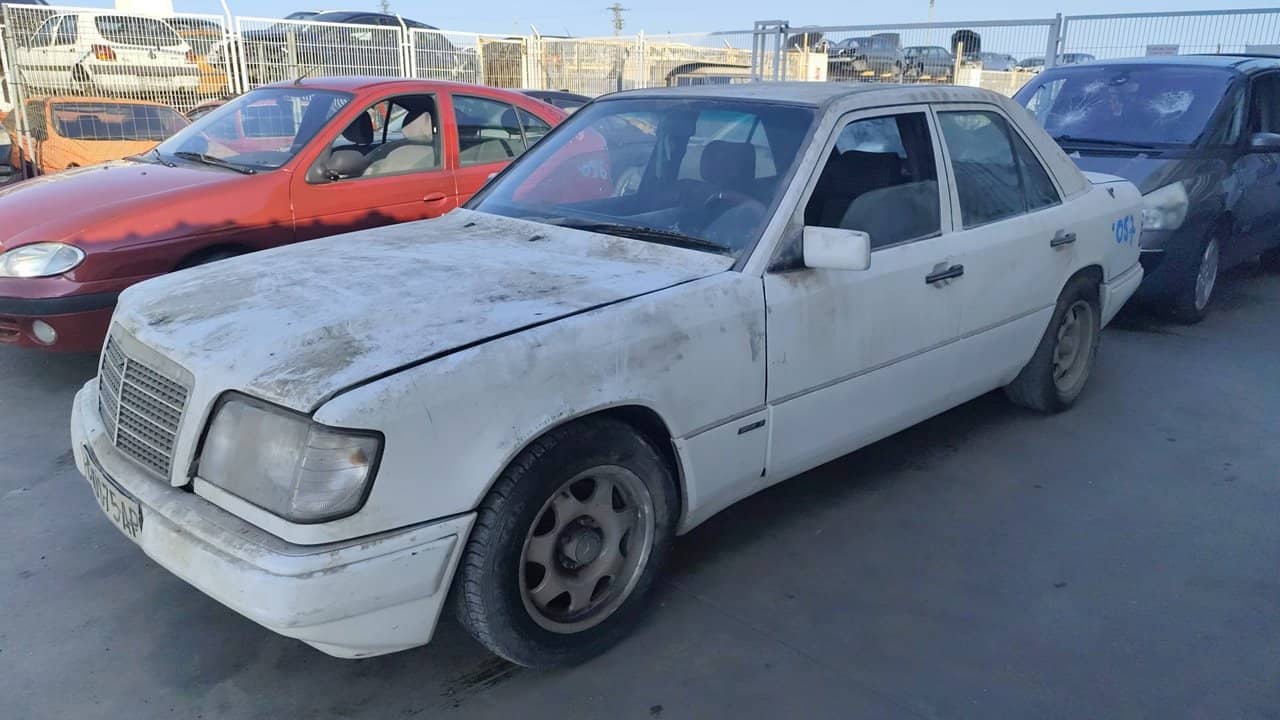 Mercedes-Benz E Berlina (BM 124)(10.1992->)