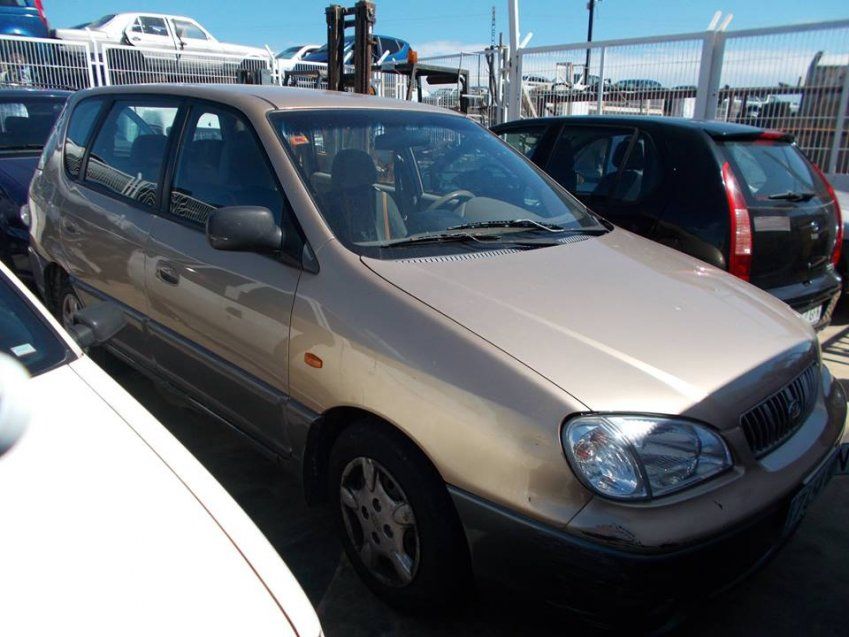 Kia Carens 1.8 gasolina